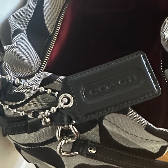 Stylish Coach Tote - Picture 3 of 7